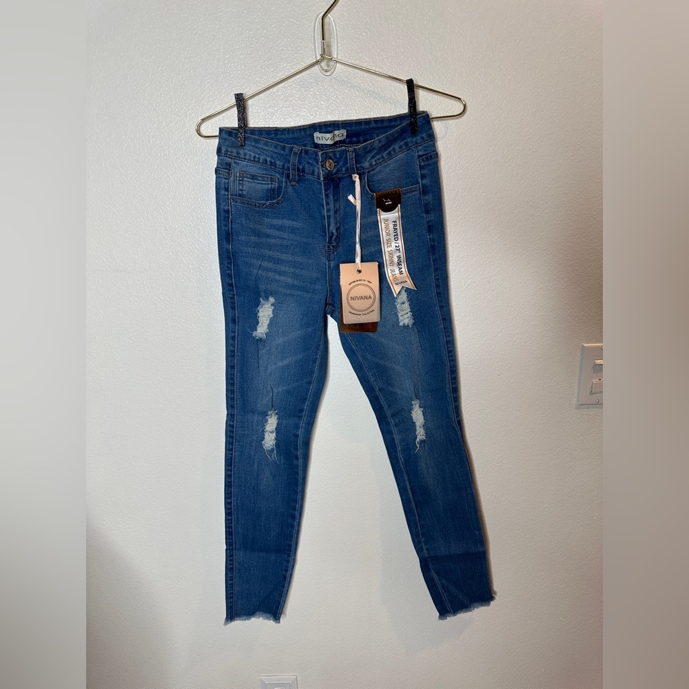 NWT Nivana Mid Rise frayed Blue skinny Distressed Jeans Sz 1,3,5,7, 9,11,13 & 15